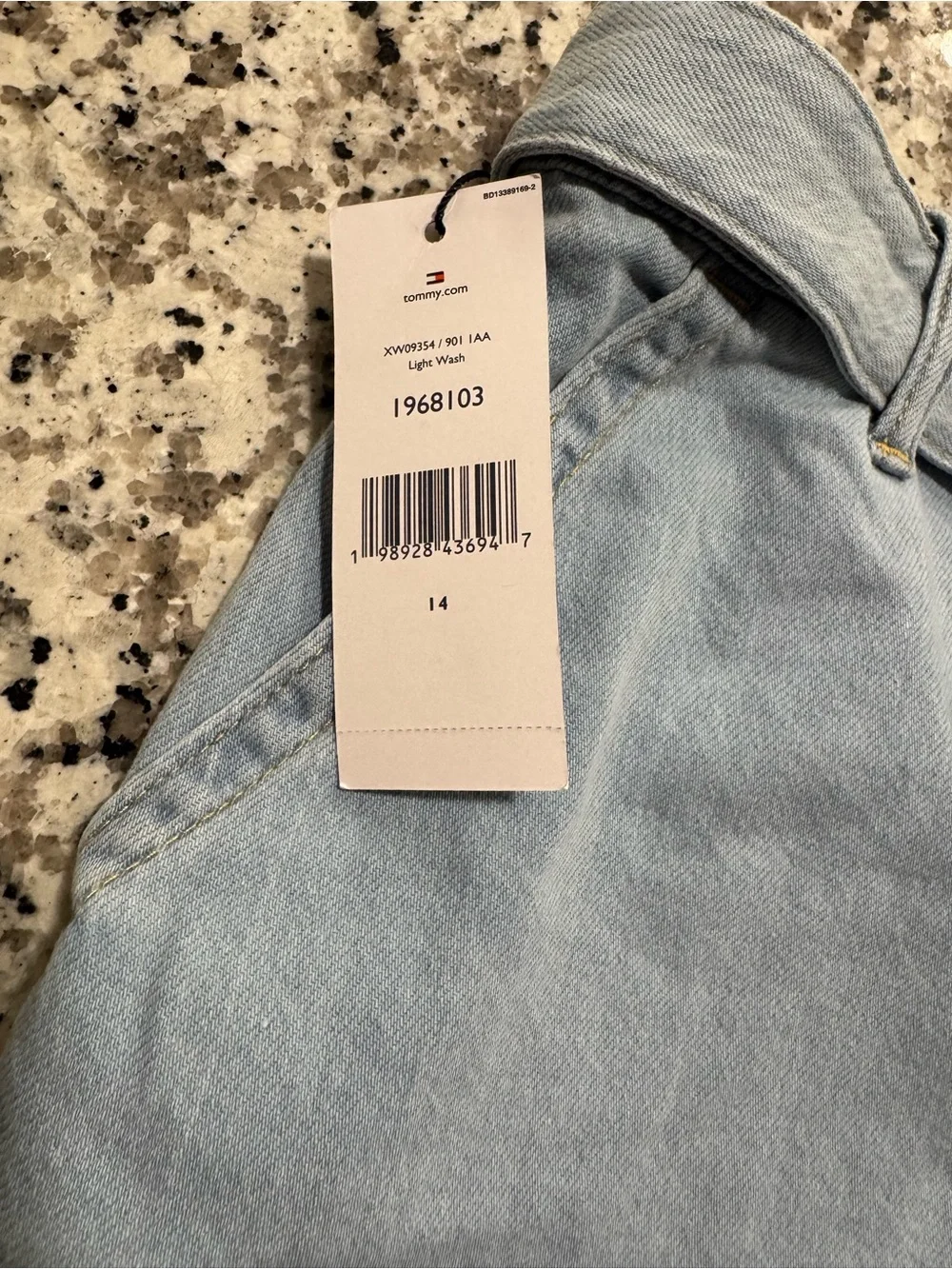 Tommy Hilfiger Light Wash Denim Shorts with Belt – Size 14